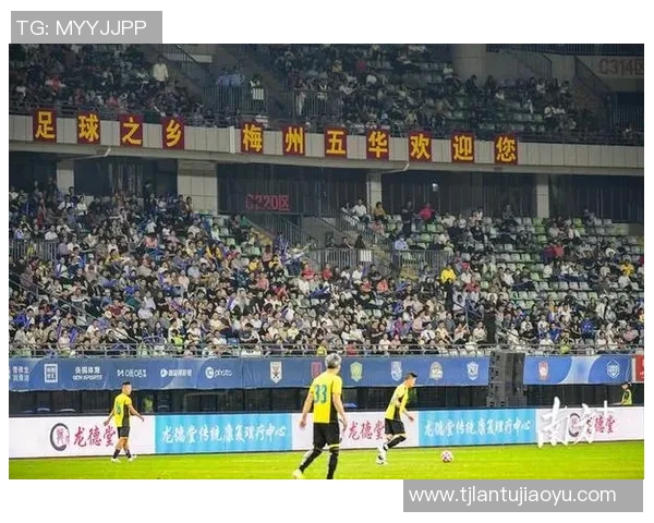 2024香港足球明星赛盛大举行球迷齐聚共庆足球盛宴 2024香港足球明星赛盛大举行球迷齐聚共庆足球盛宴