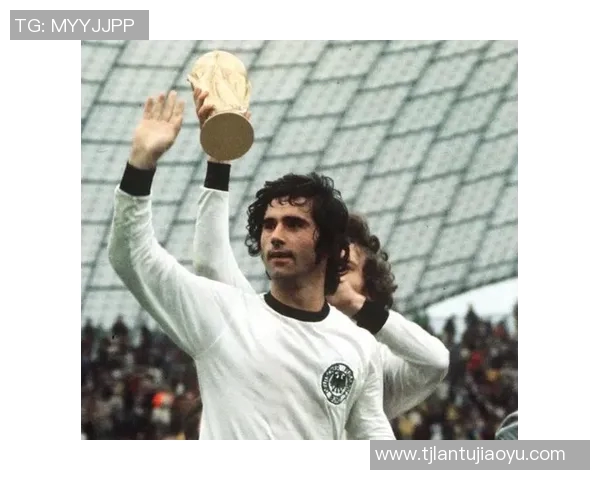 足球明星穆勒精彩头球瞬间回顾展现其在赛场上的非凡技艺与魅力 足球明星穆勒精彩头球瞬间回顾展现其在赛场上的非凡技艺与魅力