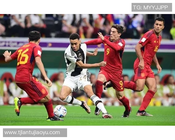 德国足球明星全景盘点从传奇到新星的辉煌历程